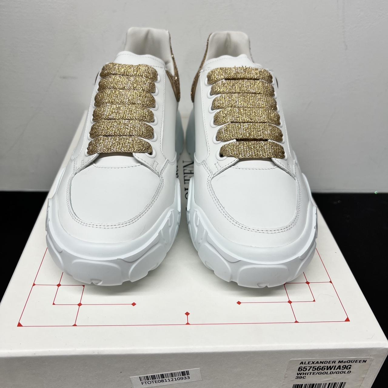 Alexander mcqueen hot sale trainers gold