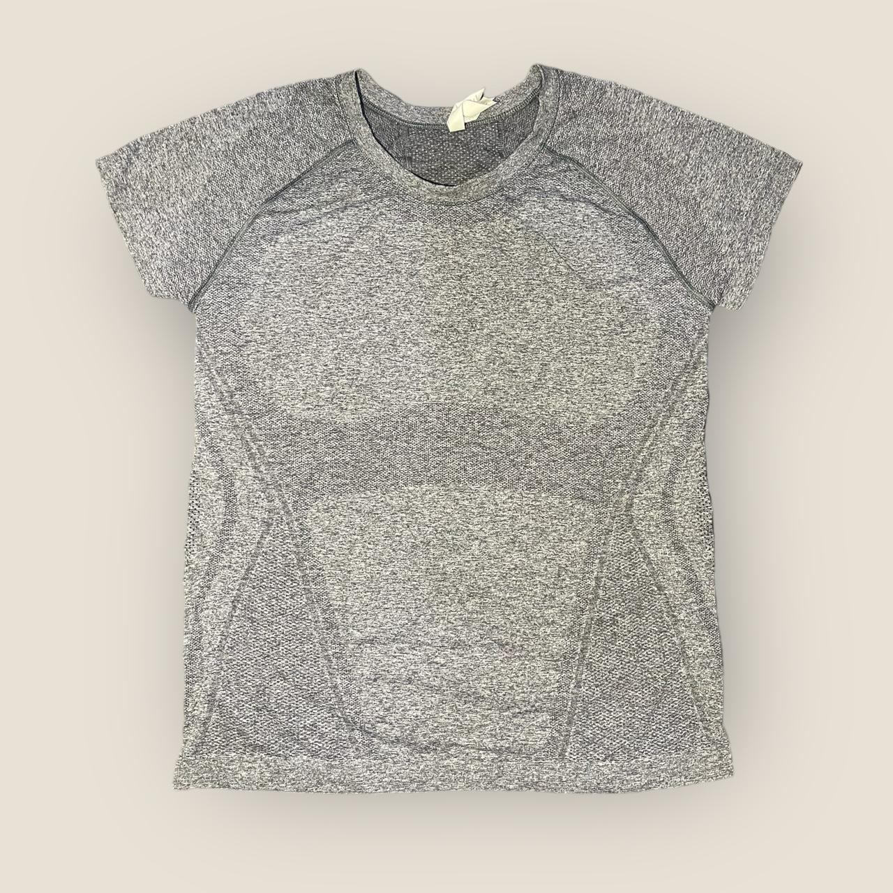 XL Athleta Top // slim fitting top perfect for... Depop