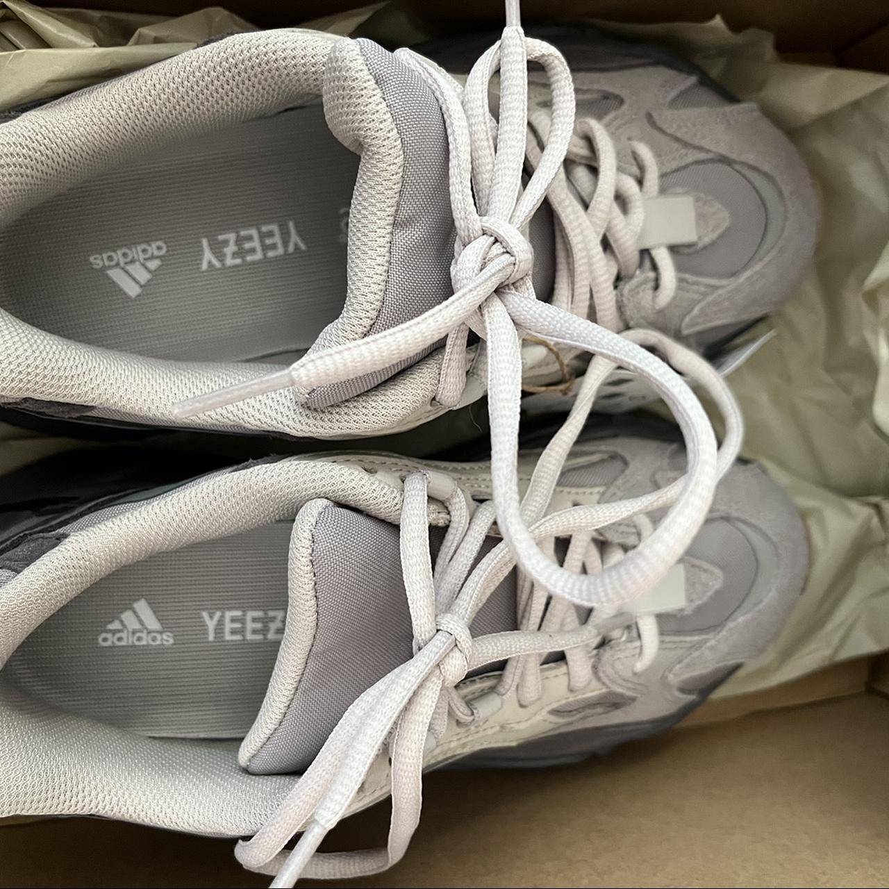 Etiquette store yeezy 700