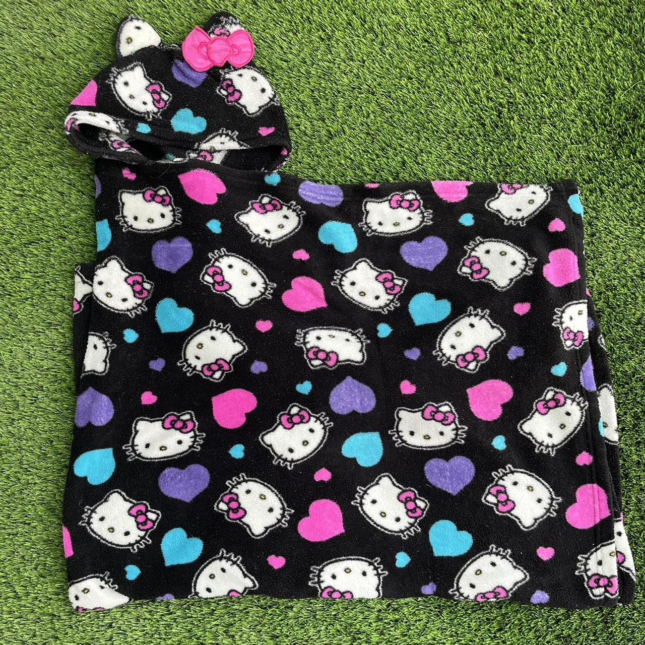 Hello Kitty x FOREVER 21 Throw Blanket Brand New - Depop
