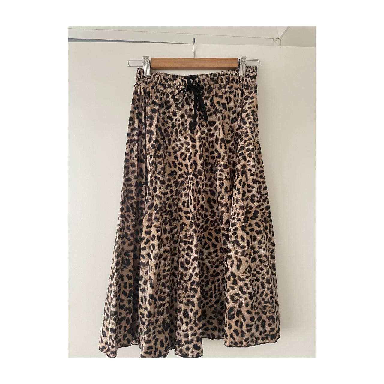 Leopard print Zara skirt in size small. High waisted... - Depop