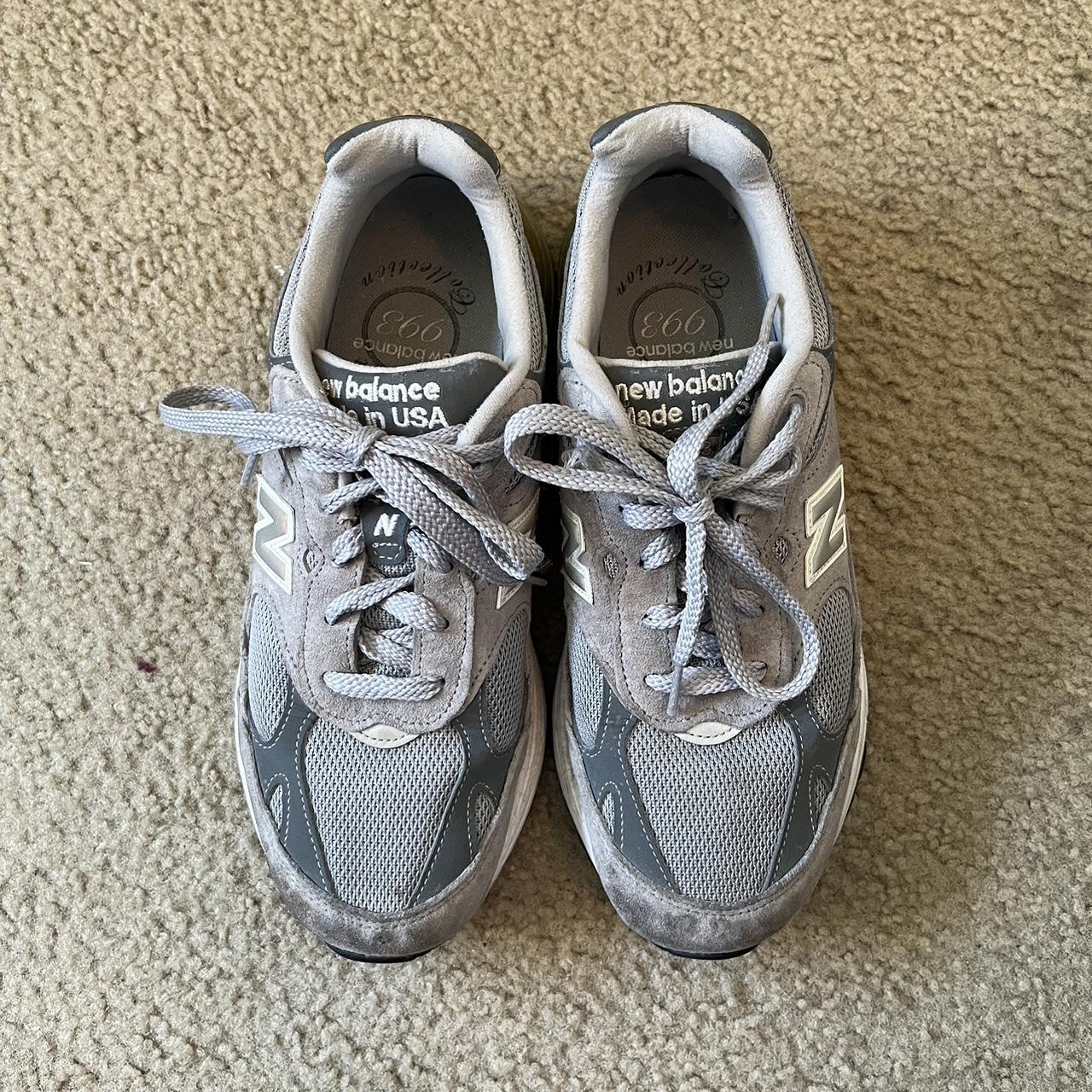 New Balance Women's Silver and Grey Trainers | Depop