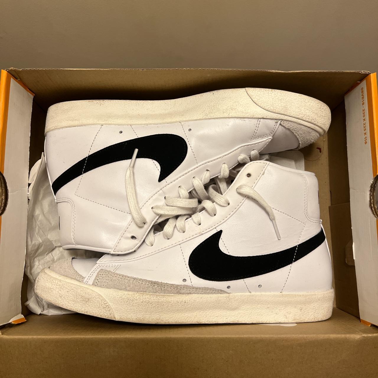 Nike Men's White and Black Trainers | Depop