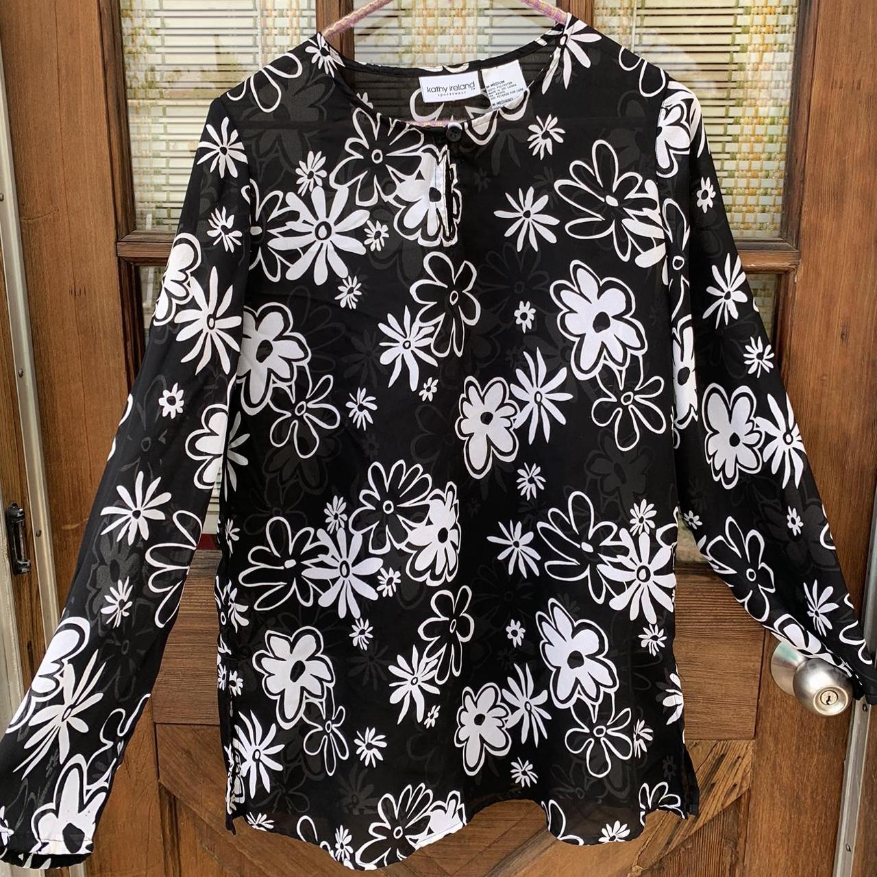 Women's Black and White Blouse | Depop