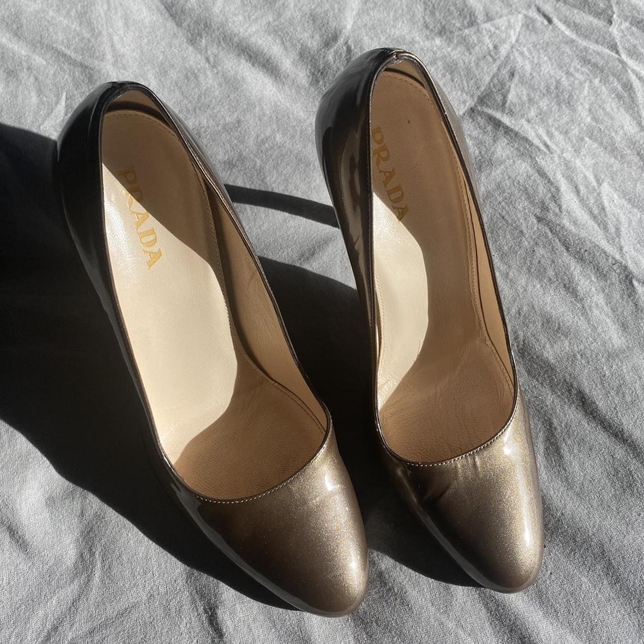 Authentic Prada heels. size 37 1/2 , super cute...