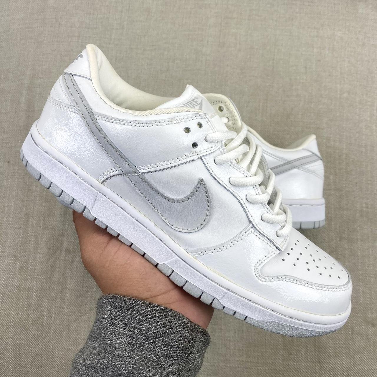 Nike Men's White and Grey Trainers | Depop