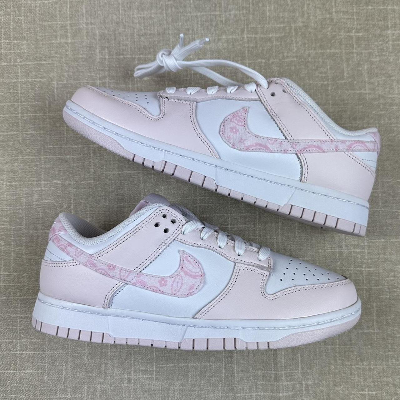 womens white and pink nike trainers