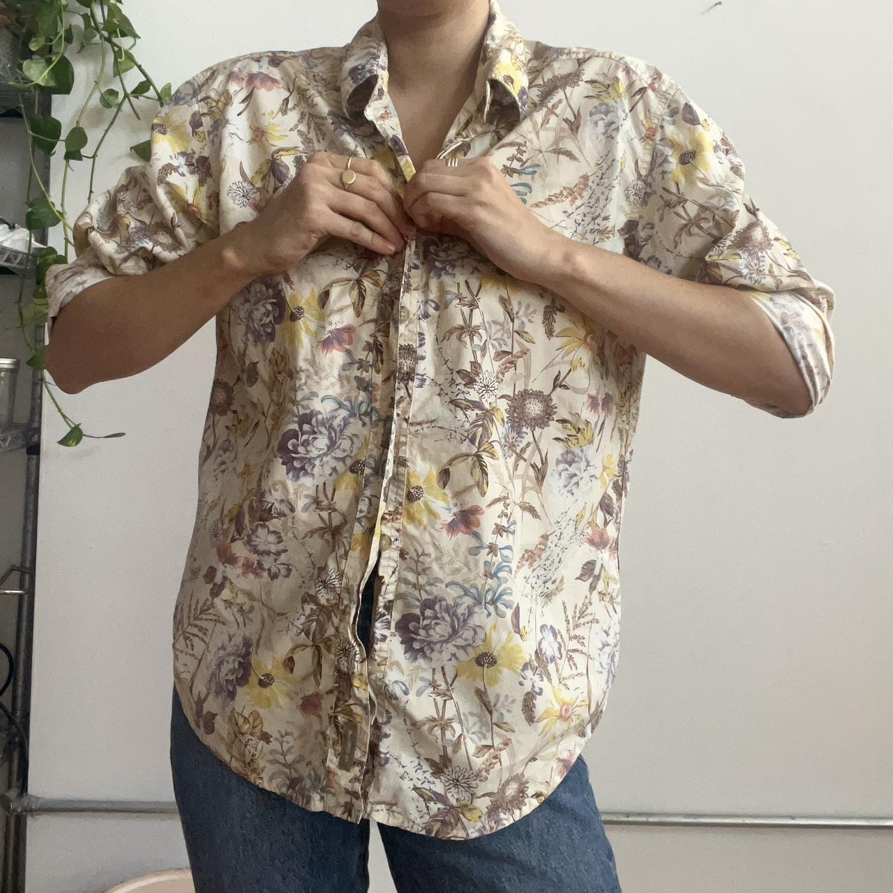 Liz Claiborne vintage women's floral button down | Depop