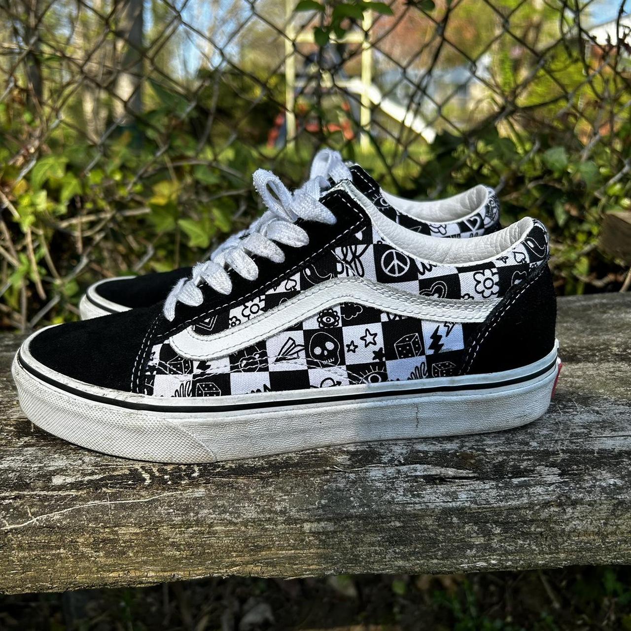 Black and white vans with designs best sale