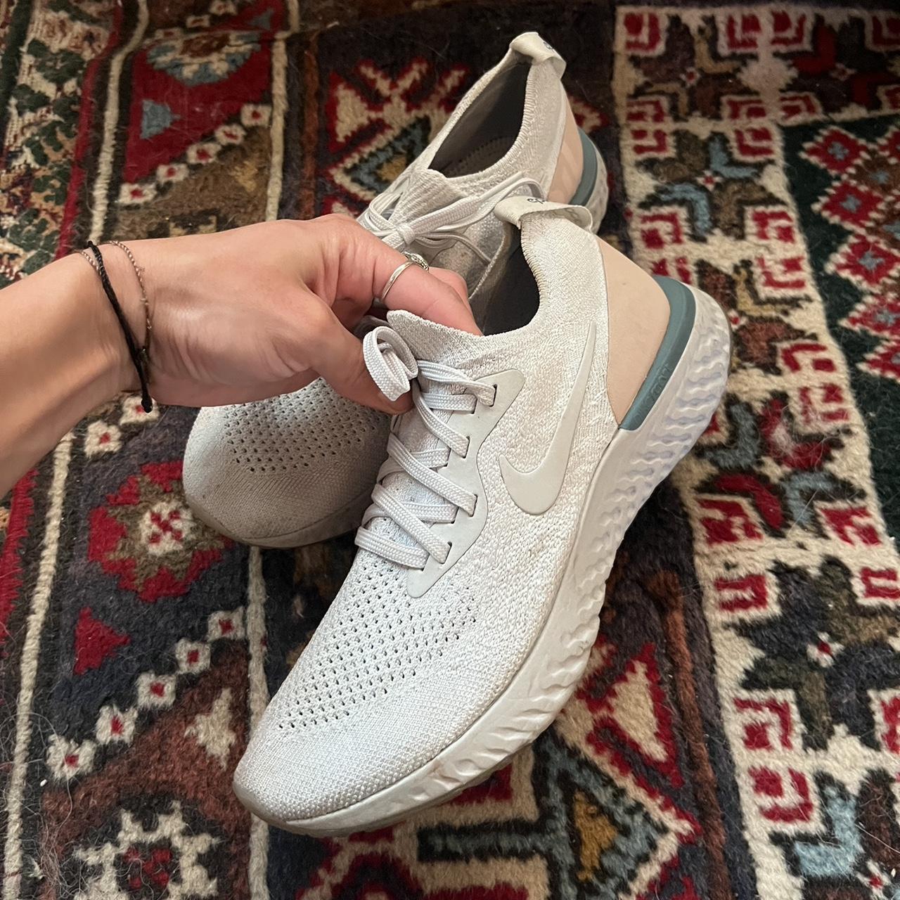 Women's nike epic outlet react flyknit light cream