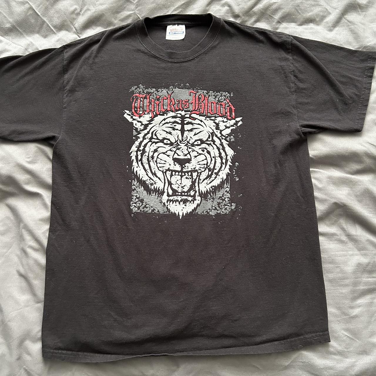 Super cool tiger/lion t shirt! This is so nice and I - Depop