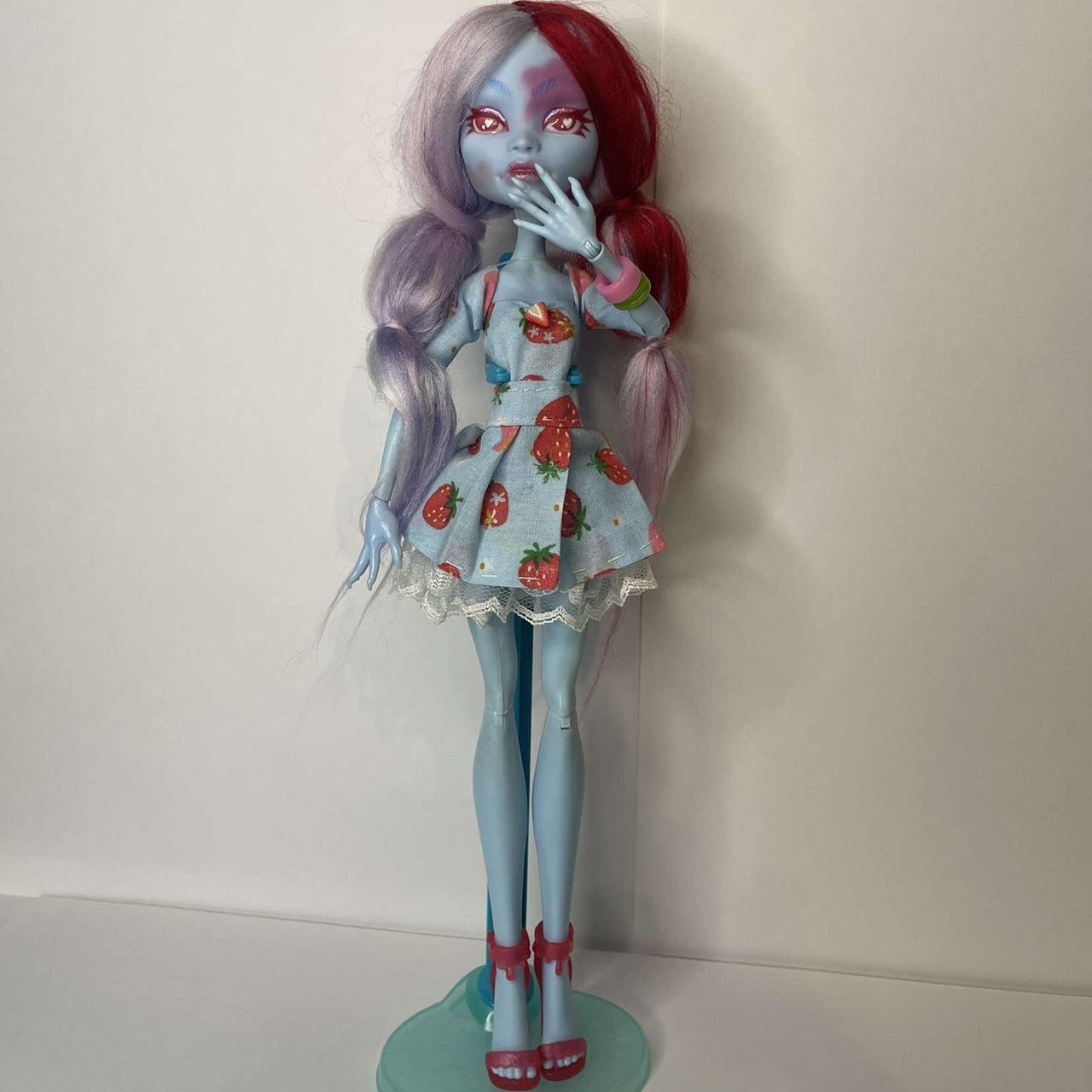 Abbey abominable monster high doll repainted... - Depop