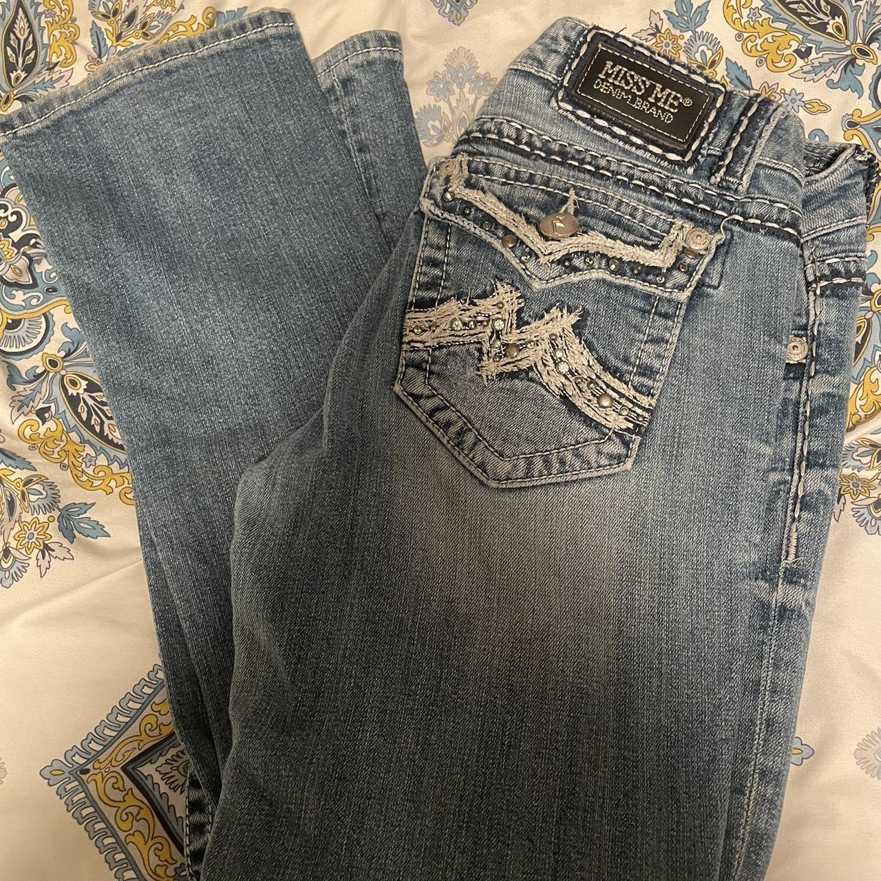 miss me jeans low rise says size 28 but as a size 10... - Depop