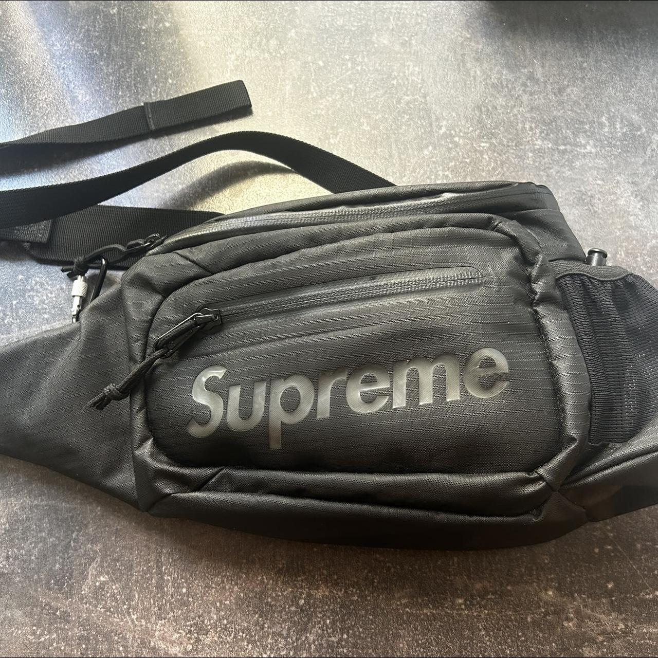 Supreme sling bag 9.5 10 Only used for one. Depop