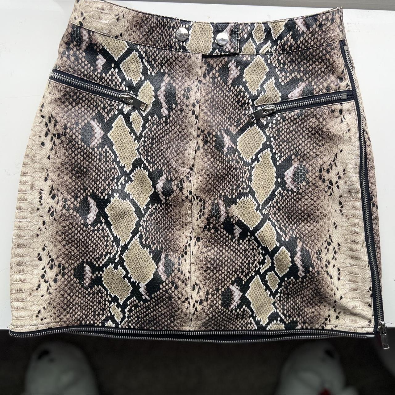 I am gia 2024 snake print skirt