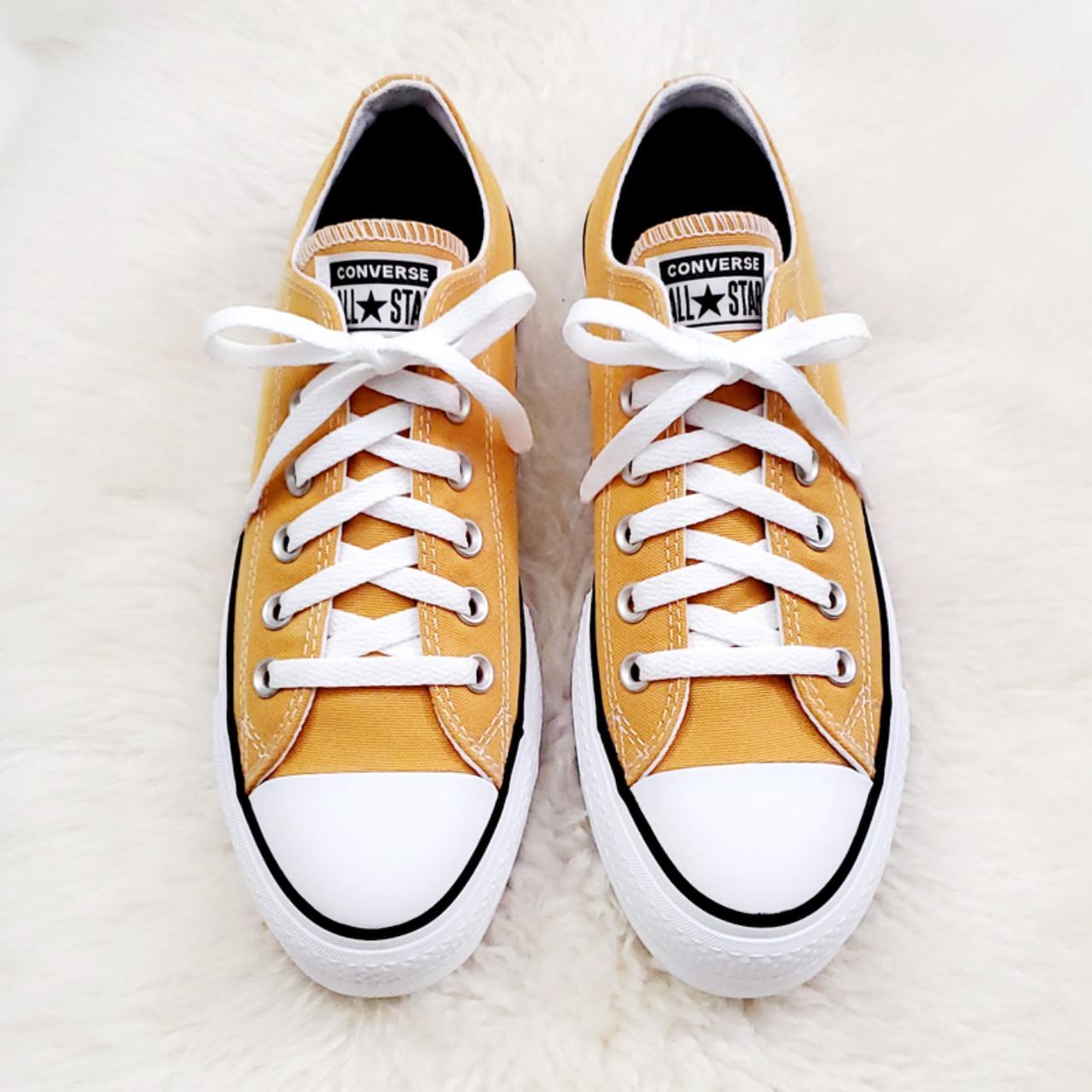 Converse on sale mostaza white