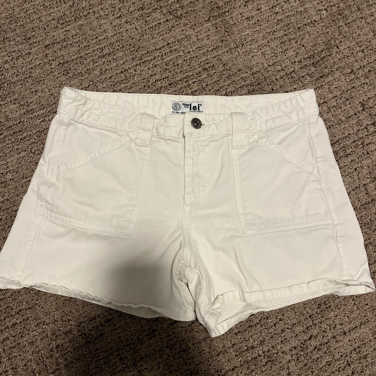 L.e.i. Women's White Shorts Depop