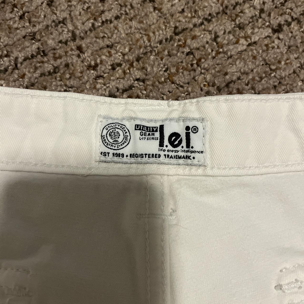 L.e.i. Women's White Shorts Depop