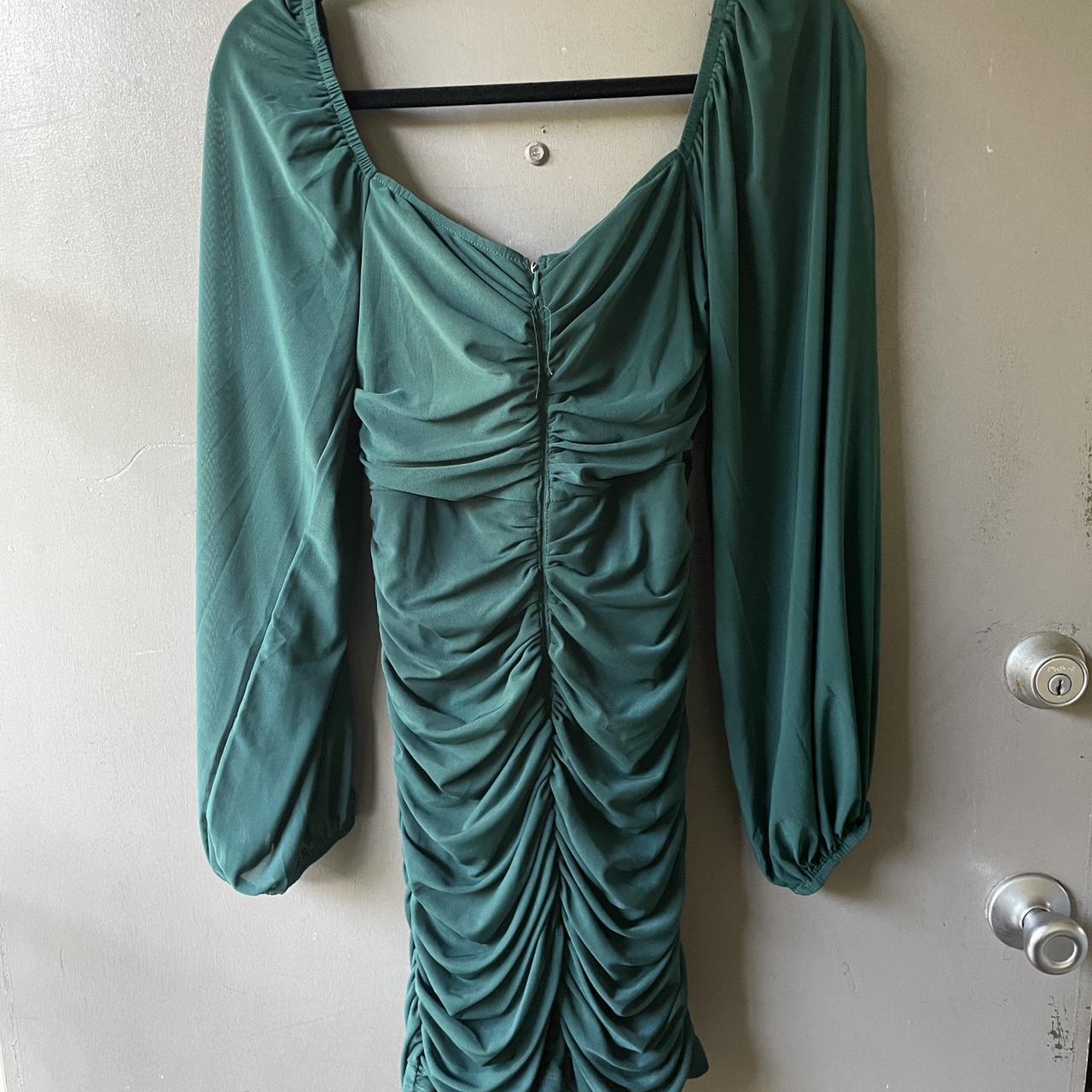 GORGEOUS EMERALD GREEN KAMELI BOUTIQUE DRESS!... - Depop