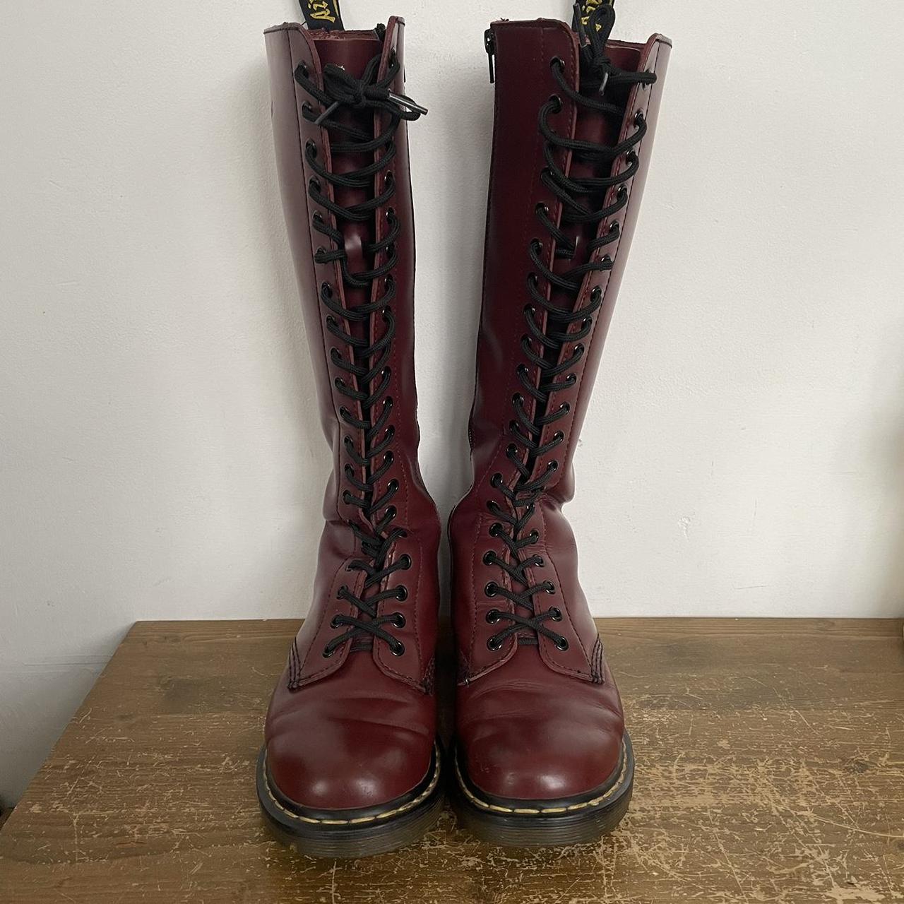 Dr martens cheap 1b60 cherry red