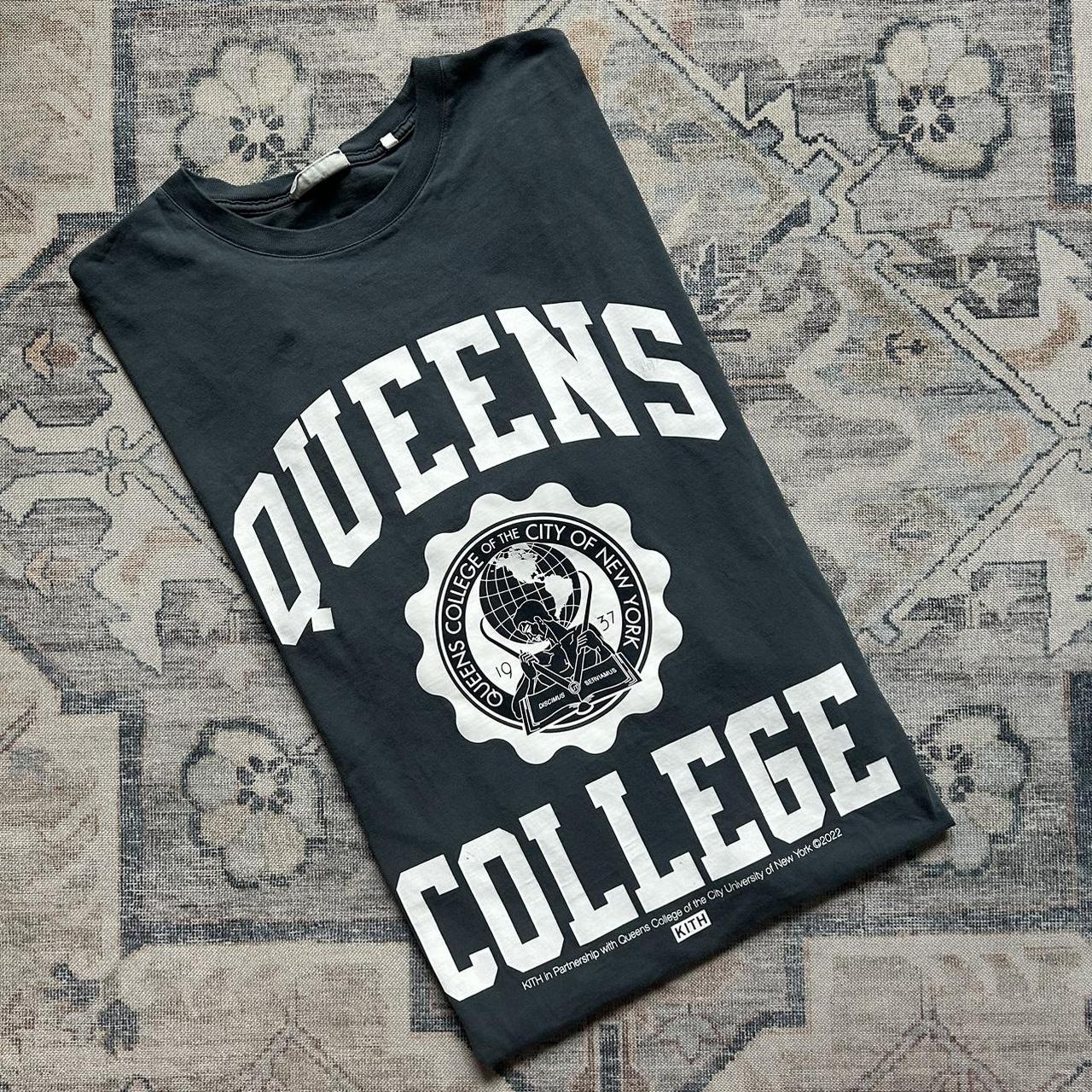 kith graphic queens college tee size... - Depop