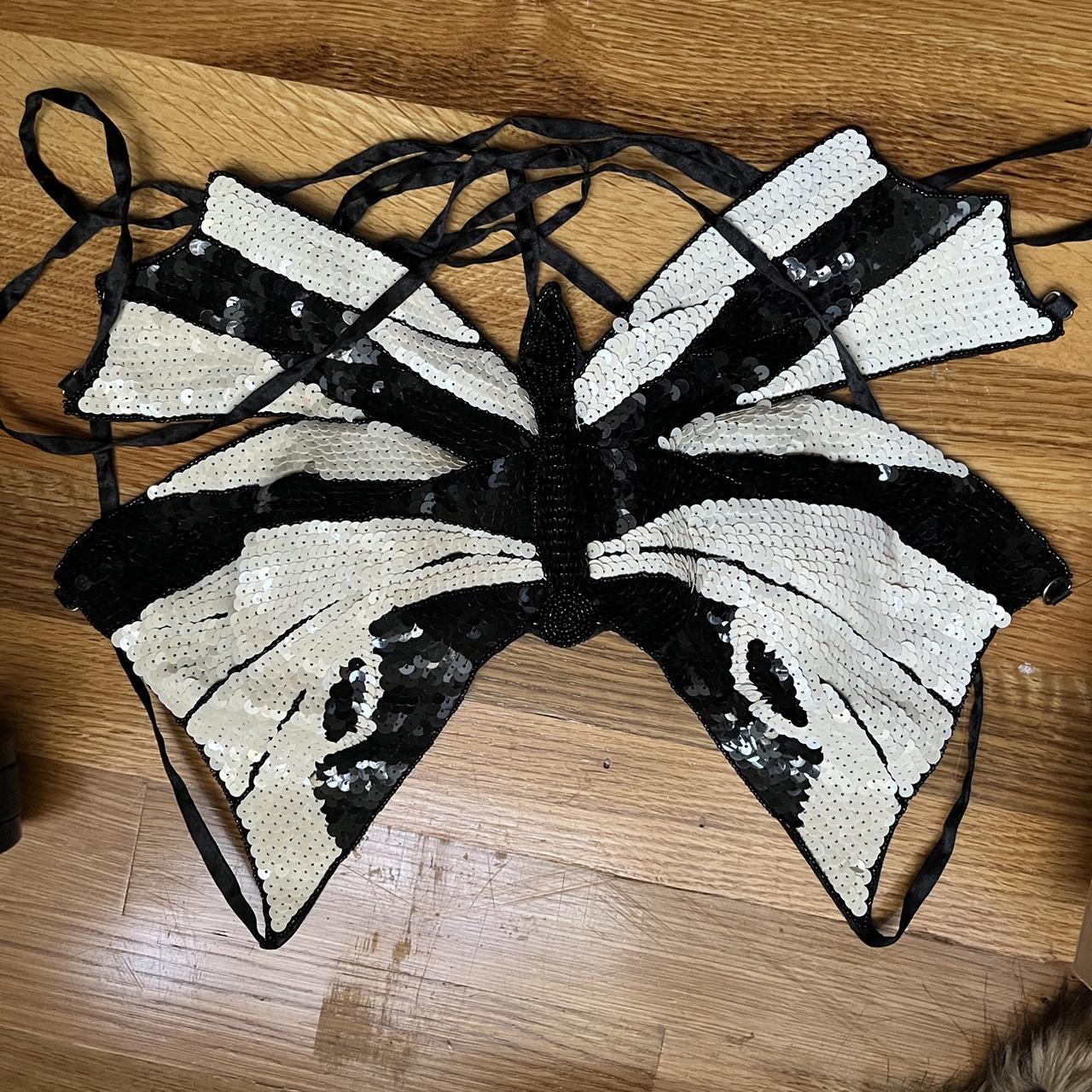item listed by badbitchbazaar