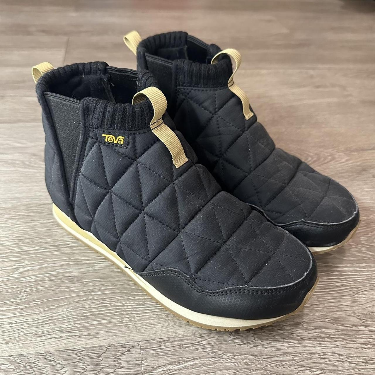 Teva ReEmber Mid quilted ankle boots only worn a Depop