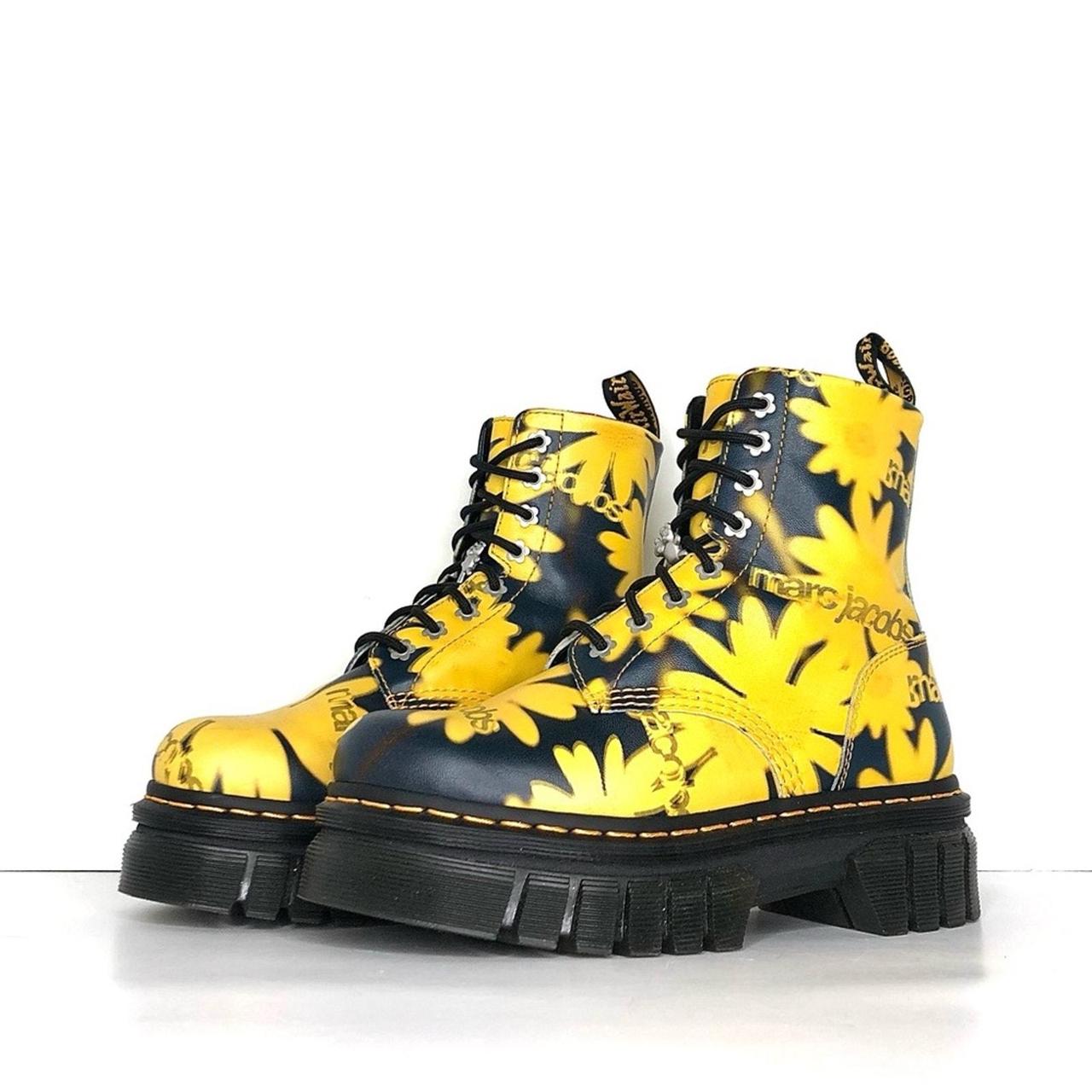 Betsey Johnson Women's Kynlee Butterfly | Depop