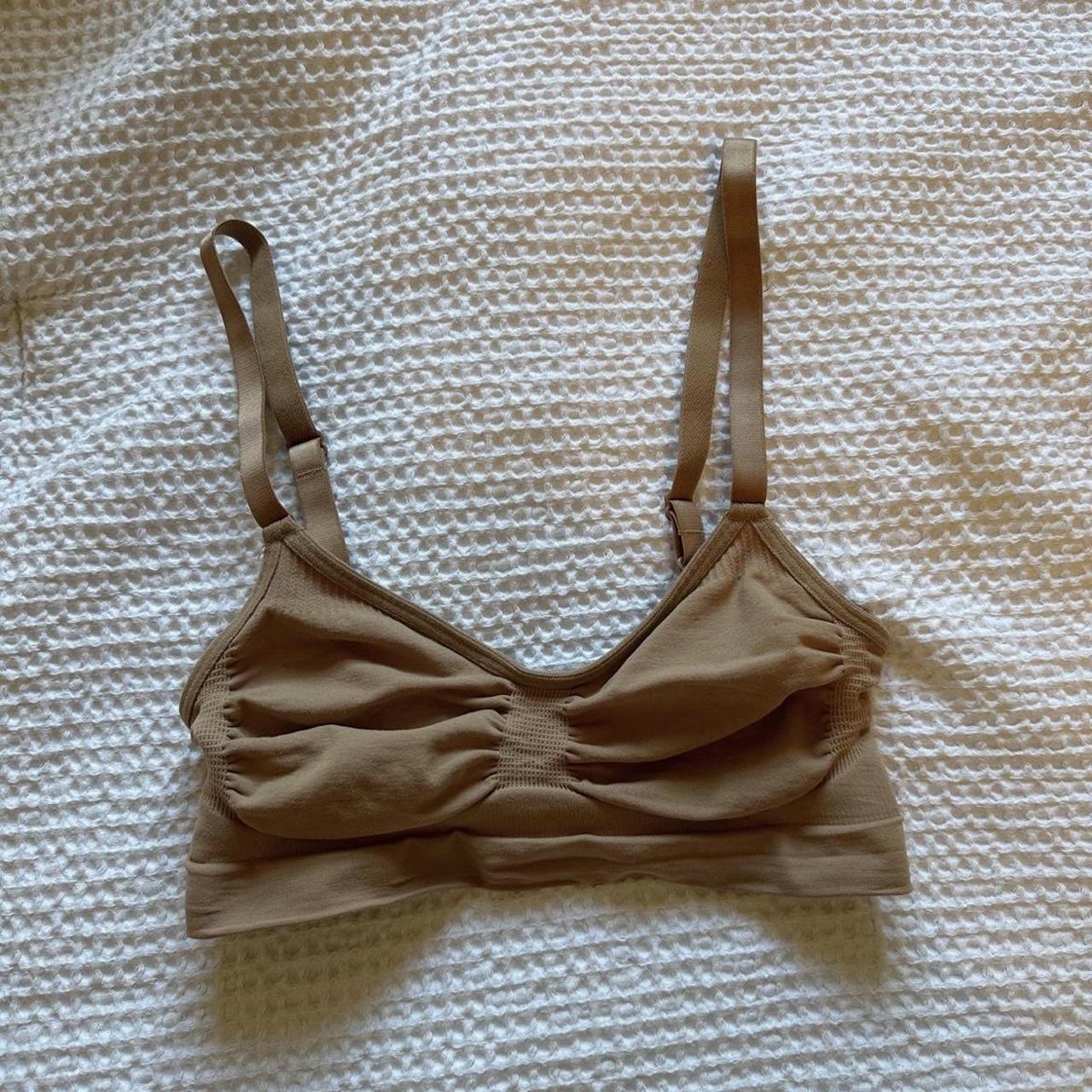 Skims S/m form fitting bra Runs small so would fit... - Depop