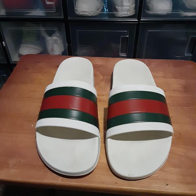 Real vs fake gucci flip clearance flops