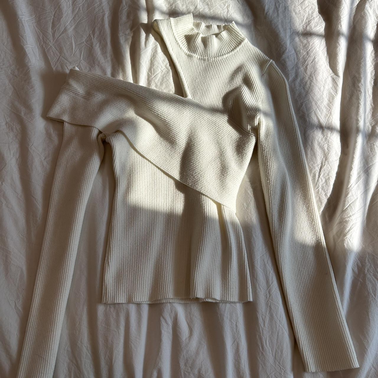 Sweater with an open slit off the shoulder - Depop