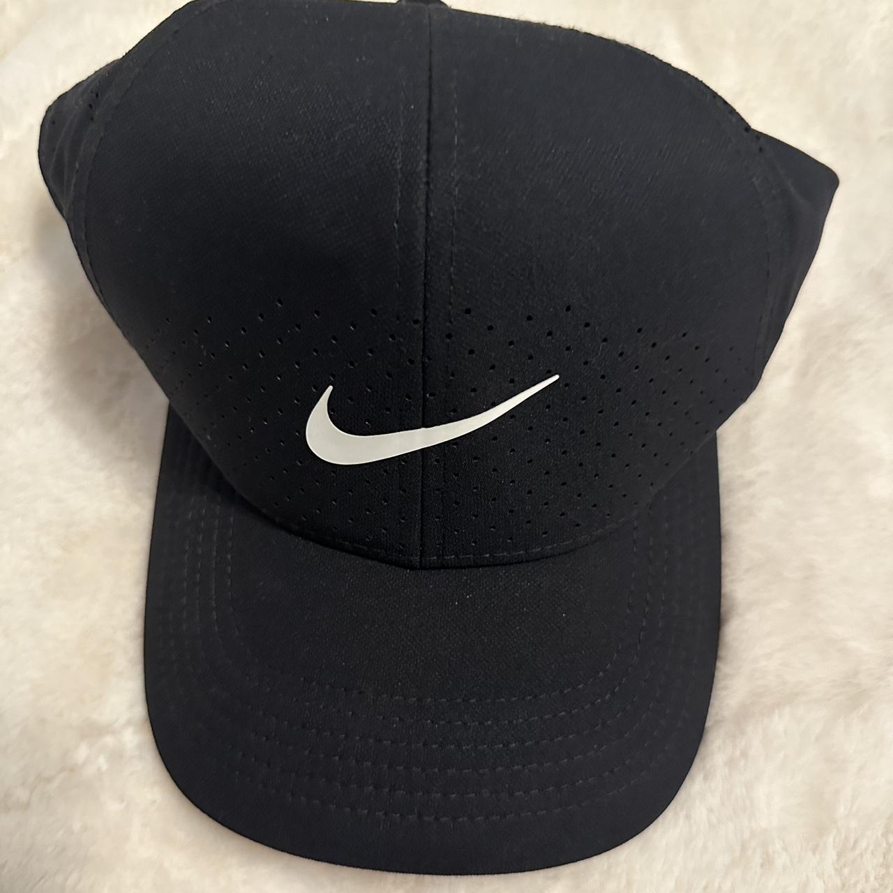 Nike Women's Black Hat | Depop