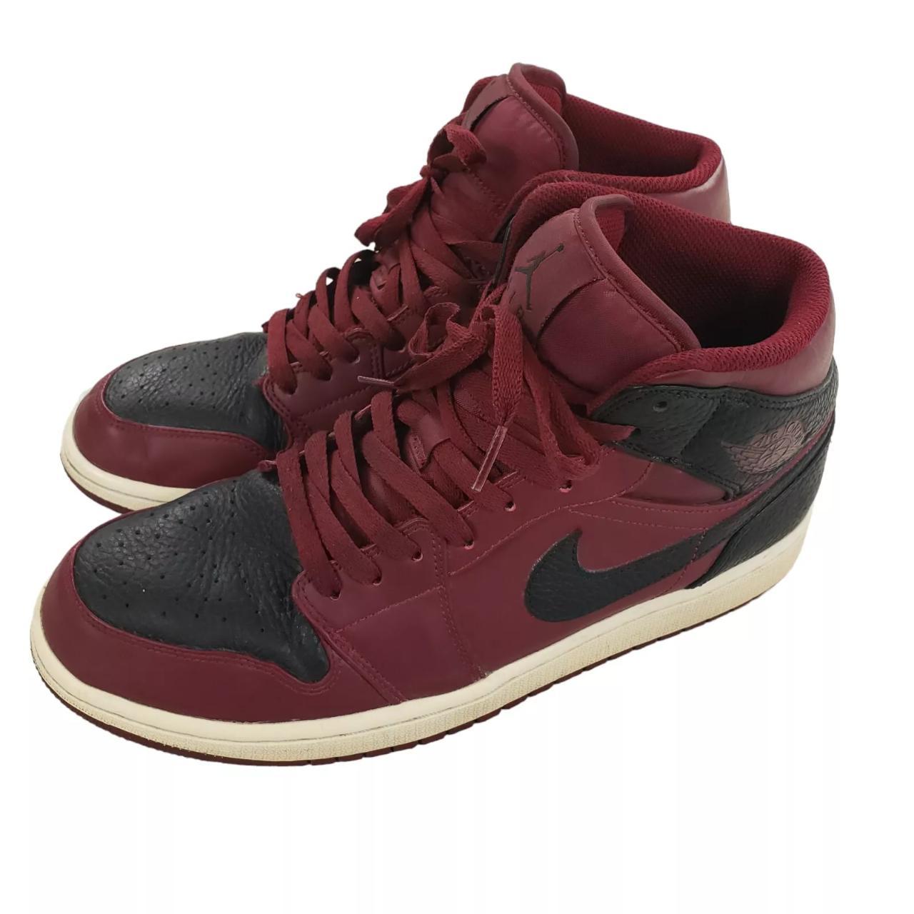 Burgundy color nikes best sale