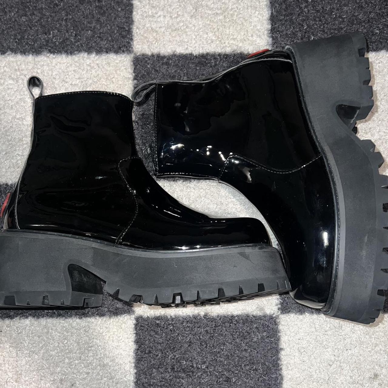 Dada sale boot unif