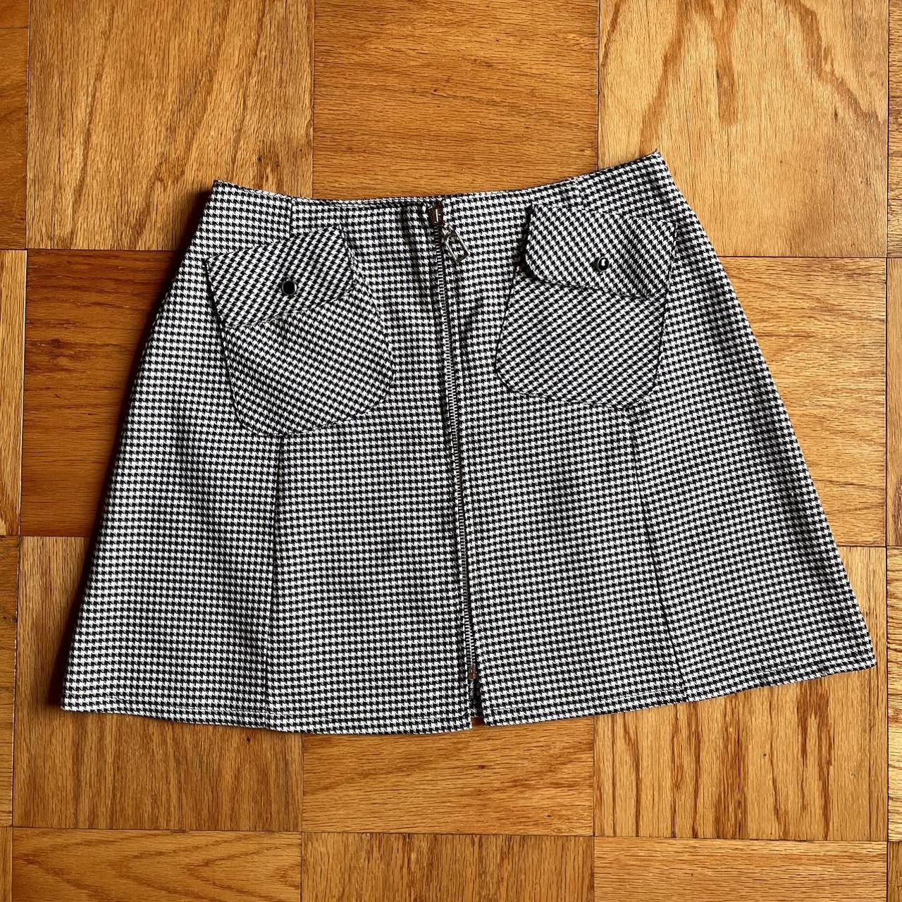 90’s does 60’s houndstooth mini skirt by Rampage... - Depop
