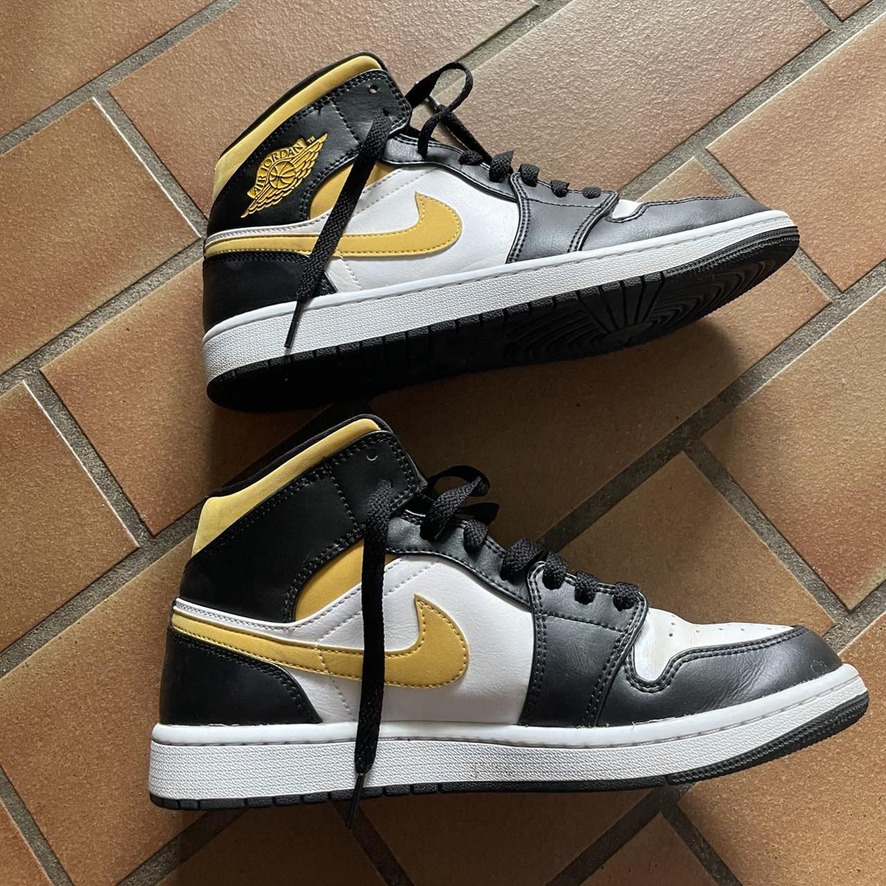 university gold jordan 1