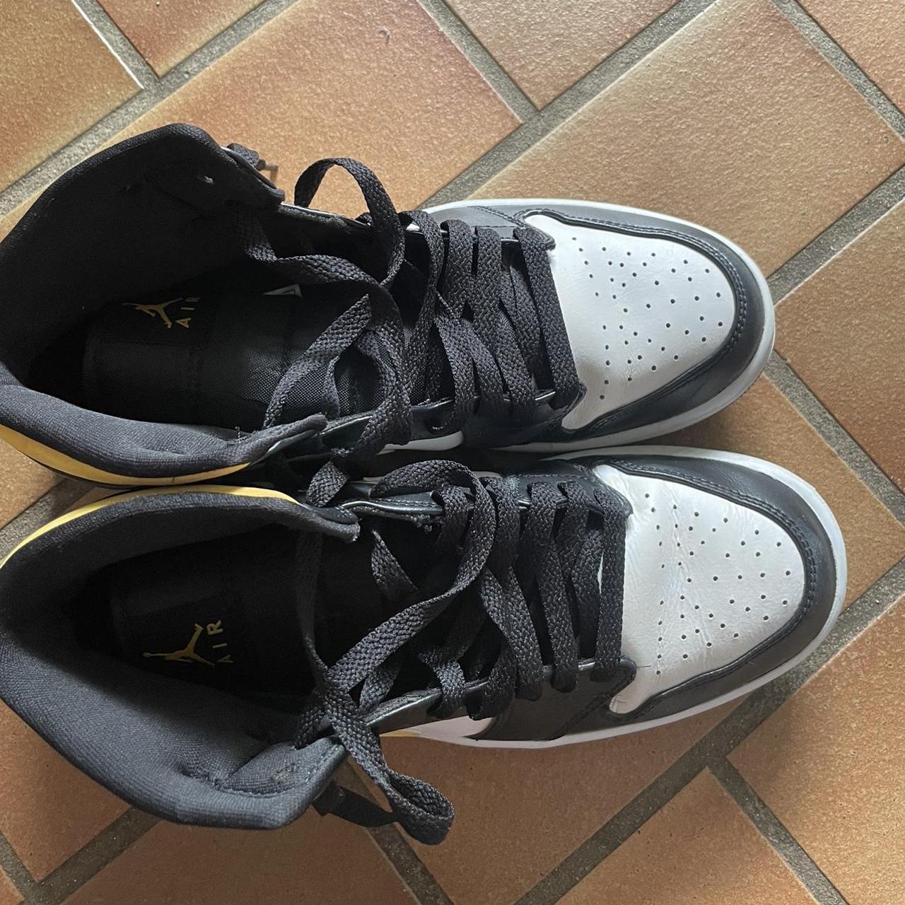 university gold jordan 1 mid