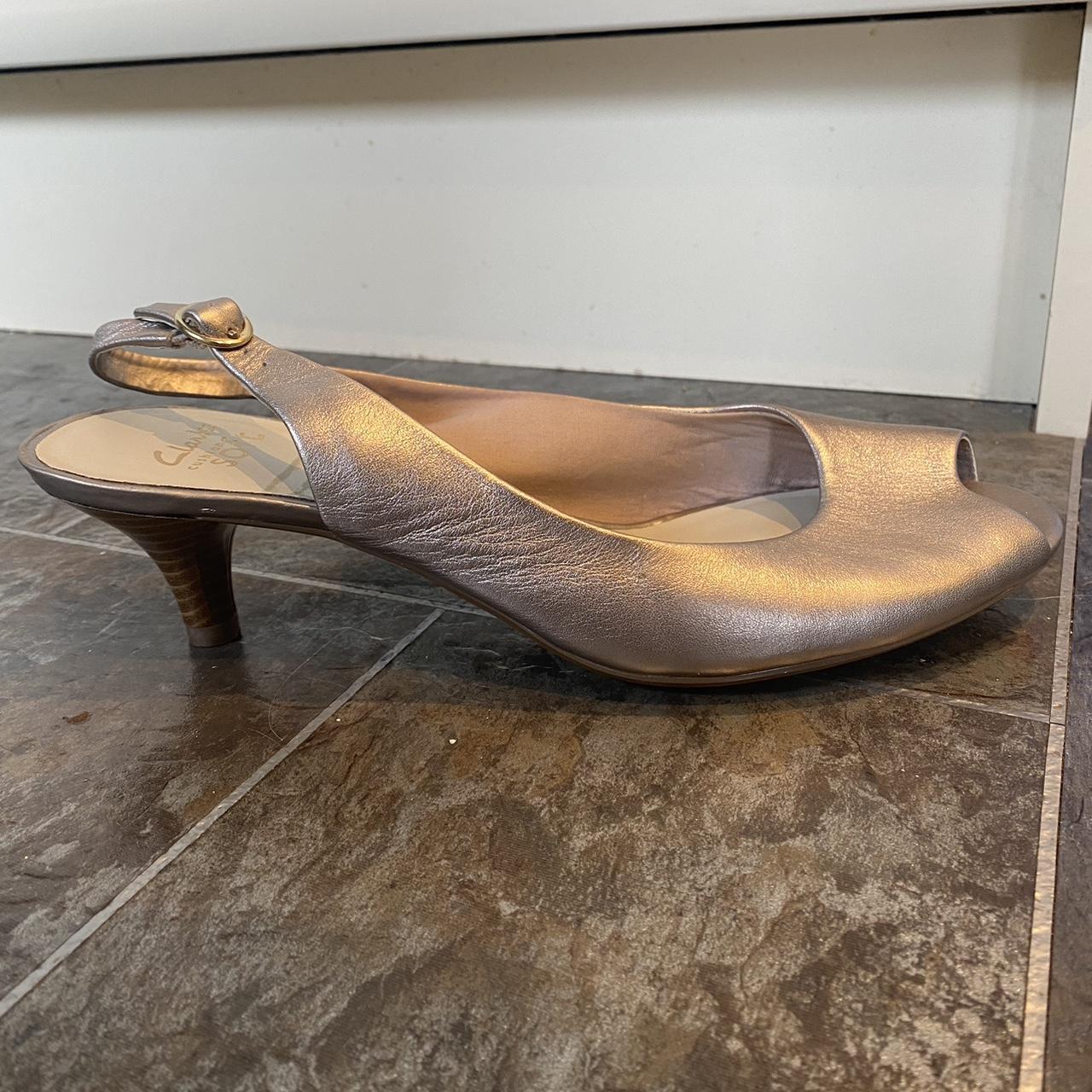 clarks kitten heel shoes