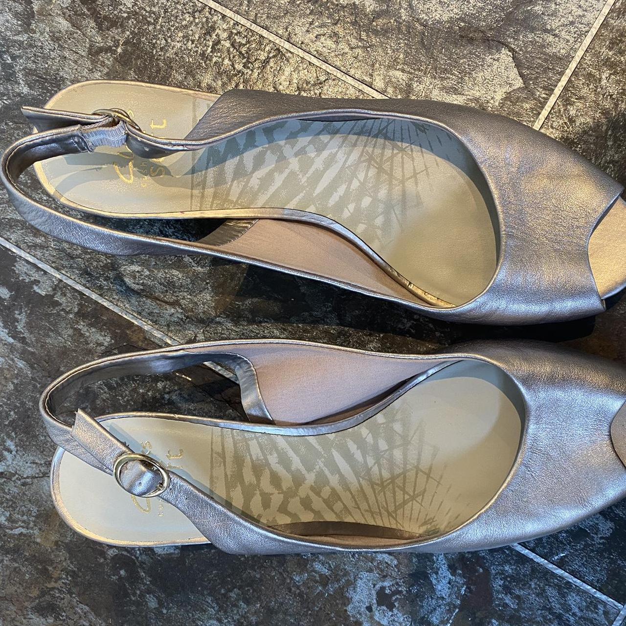 clarks kitten heel shoes