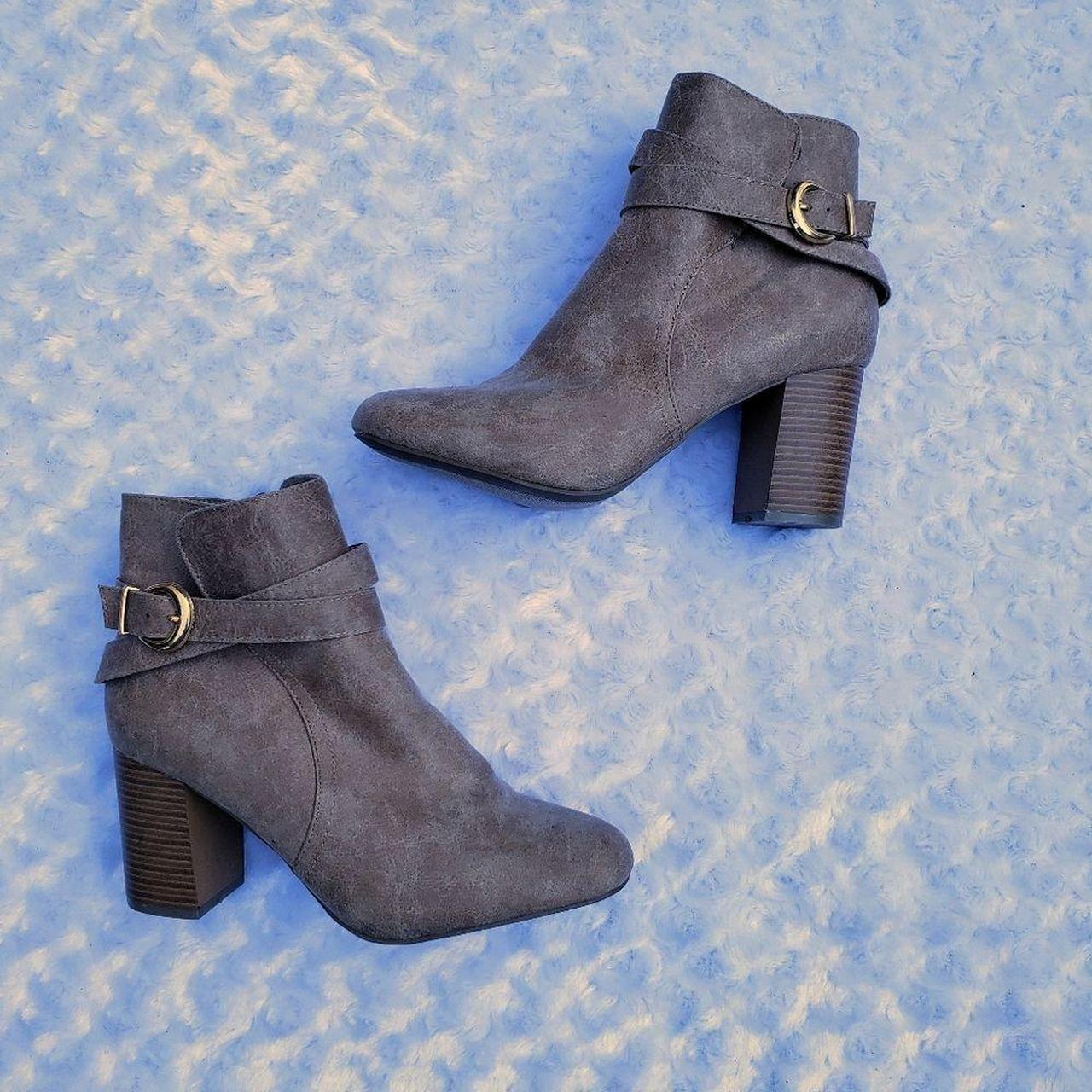 Diba Brodie size 9.5 M faux suede tan ankle bootie