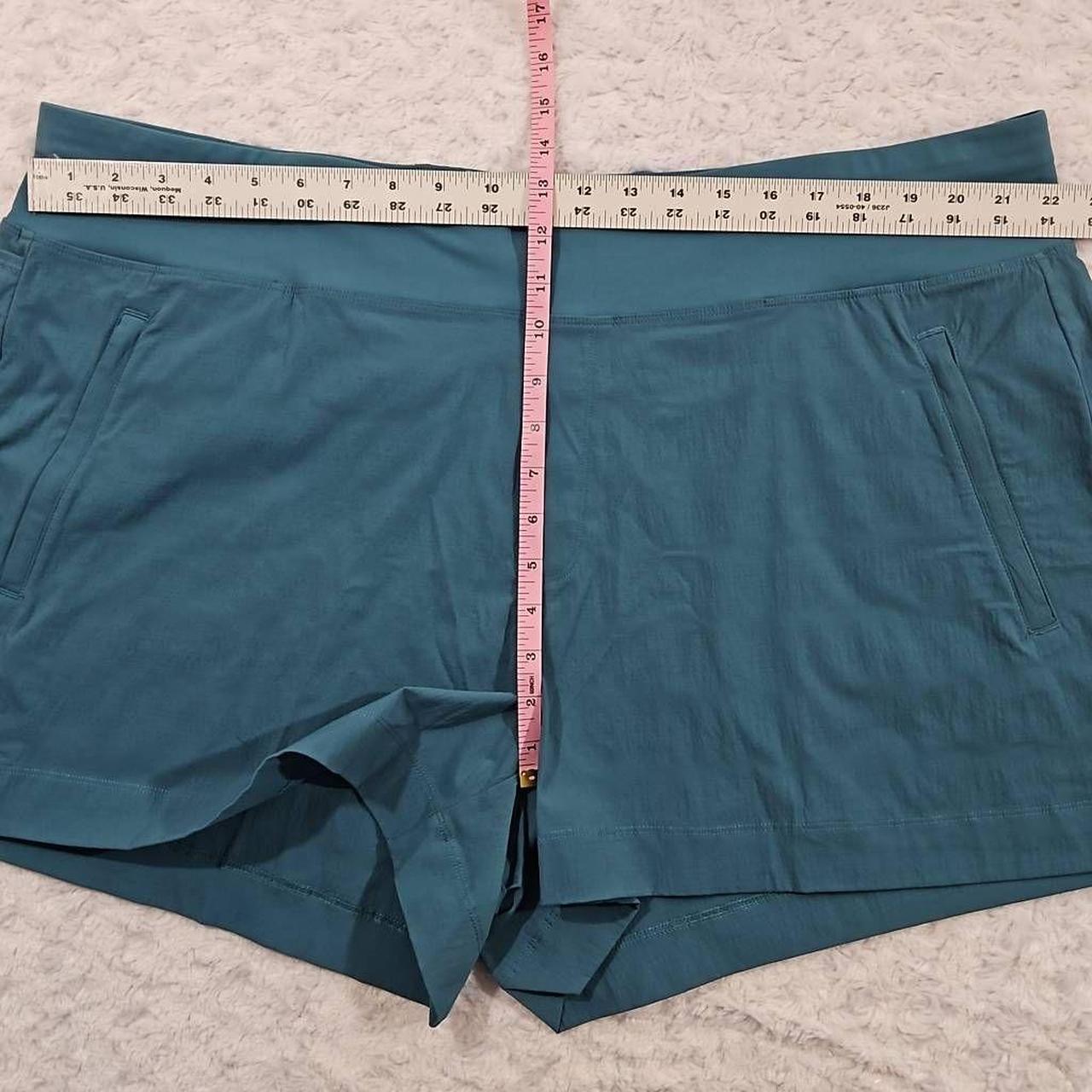 Athleta Trekkie North Short Excellent - Depop