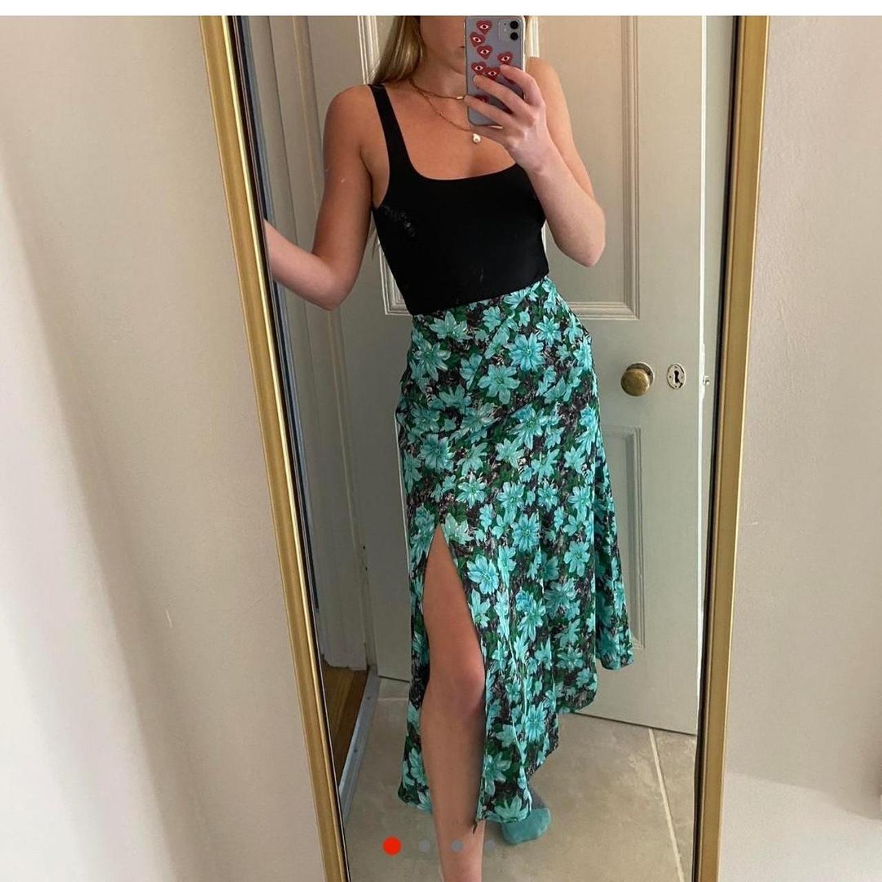 Zara maxi skirt with slit Tags removed but never... - Depop
