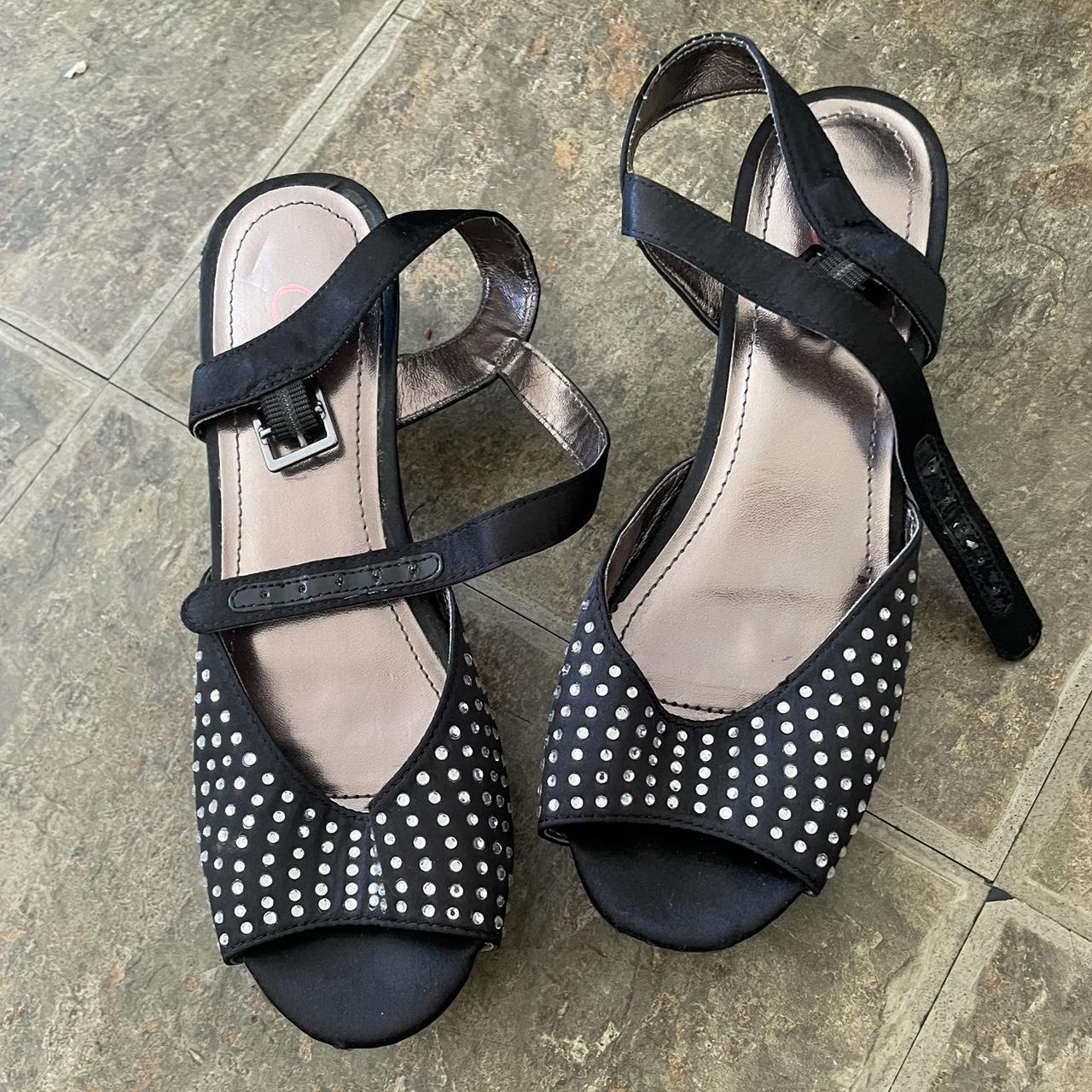 Candie's Men's Black and Grey Sandals | Depop