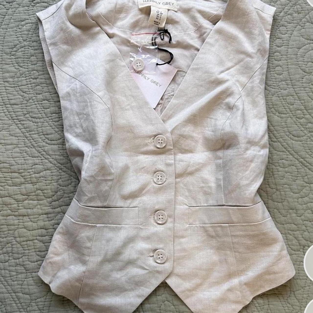 Grey linen vest Repop doesn’t fit how I want Depop