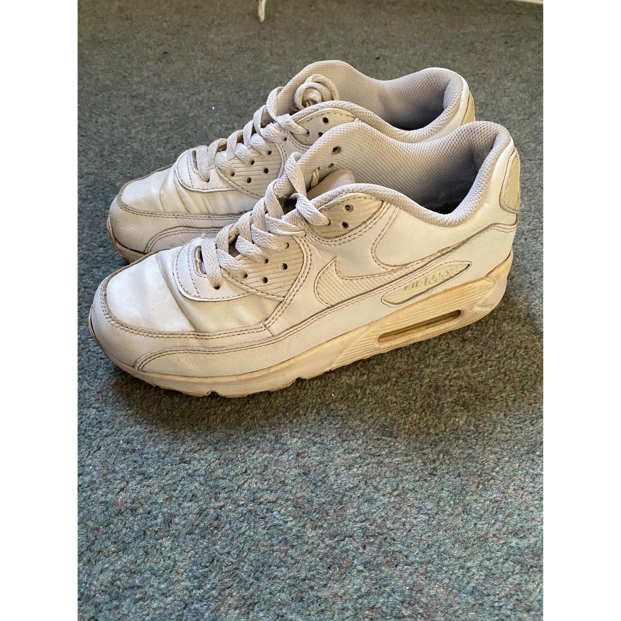 womens white nike air trainers