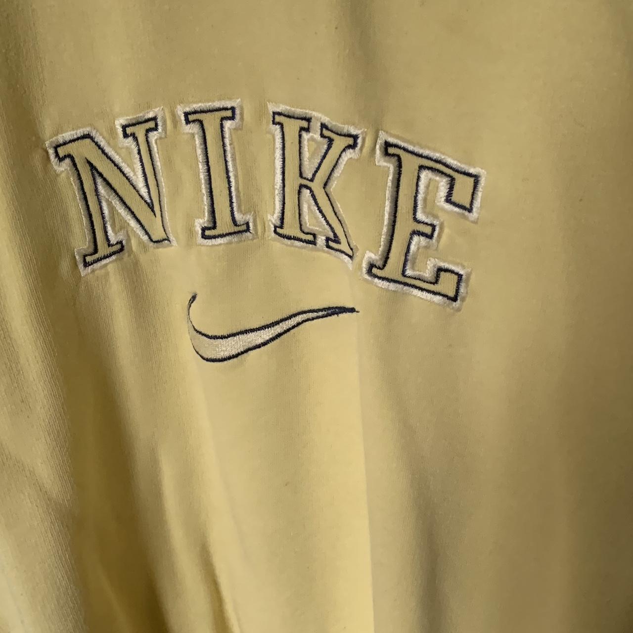 Vintage nike spellout online sweatshirt cream