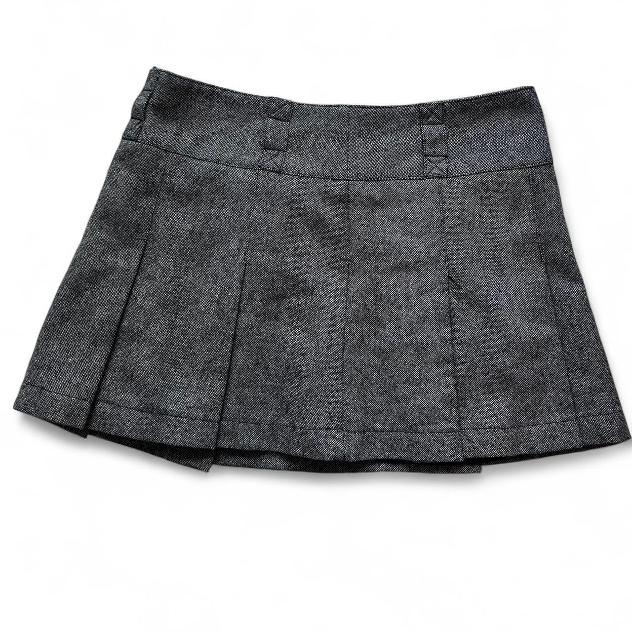 GROVE ♥ PIA PLEATED SKIRT/追跡付 Grey pleated skirt 🩶 from Linjia Shop. Marked size L | Depop