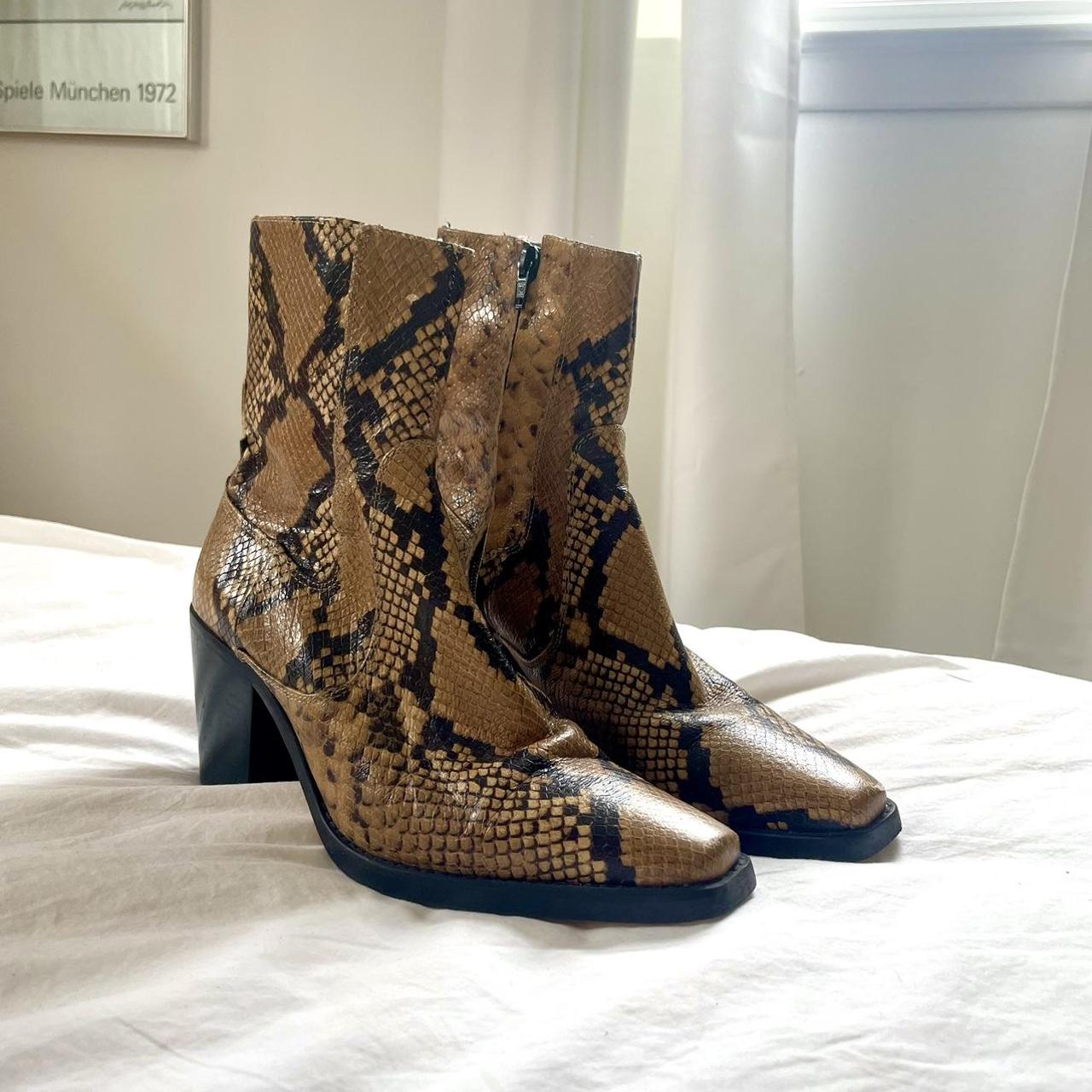 Snake print 2025 boots zara