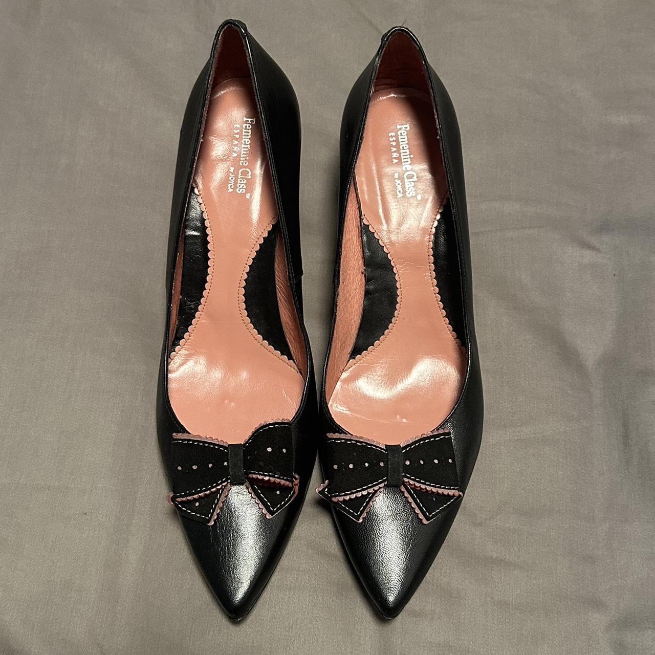 Really cool pointed toe kitten heels with bow... - Depop