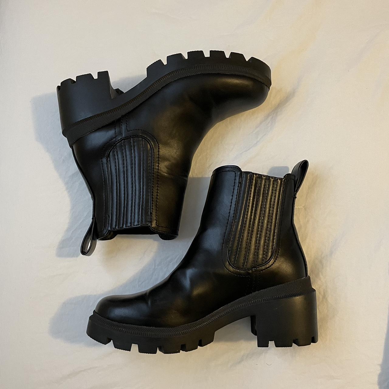 Universal Thread Women's Black Boots (2)